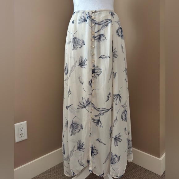 Urban Tribe Rayon White Midi Skirt with Blue Floral Print - Picture 2 of 6
